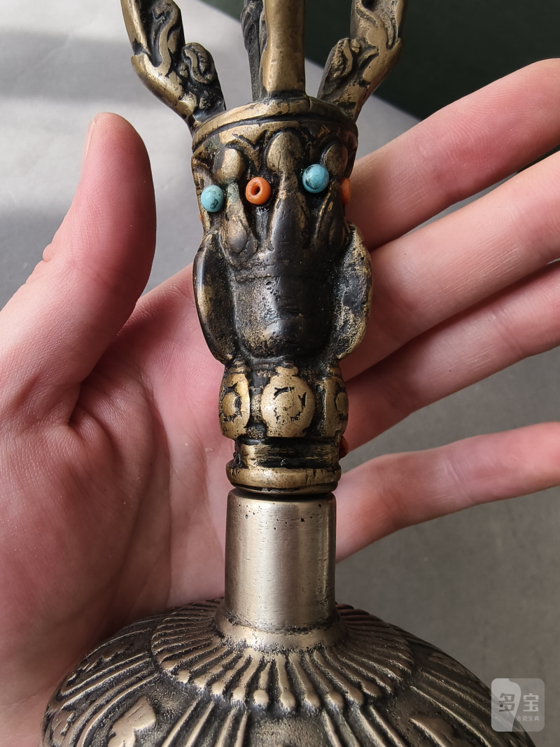 A metal bell (ghanta) and a phurbu - 图16